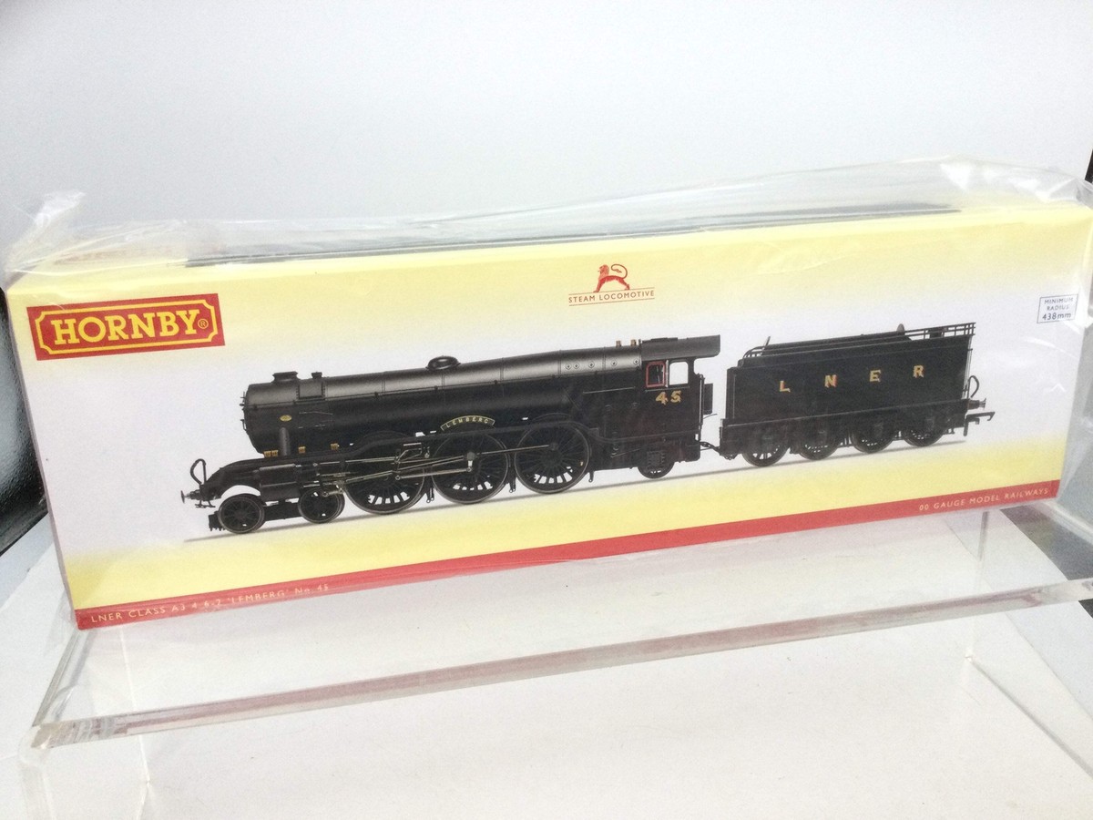 Hornby R30087 OO Gauge LNER Black, A3 Class, No. 45 'Lemberg