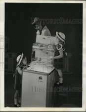 1966 Press Photo General Electric portable dishwasher with lift-up racks won