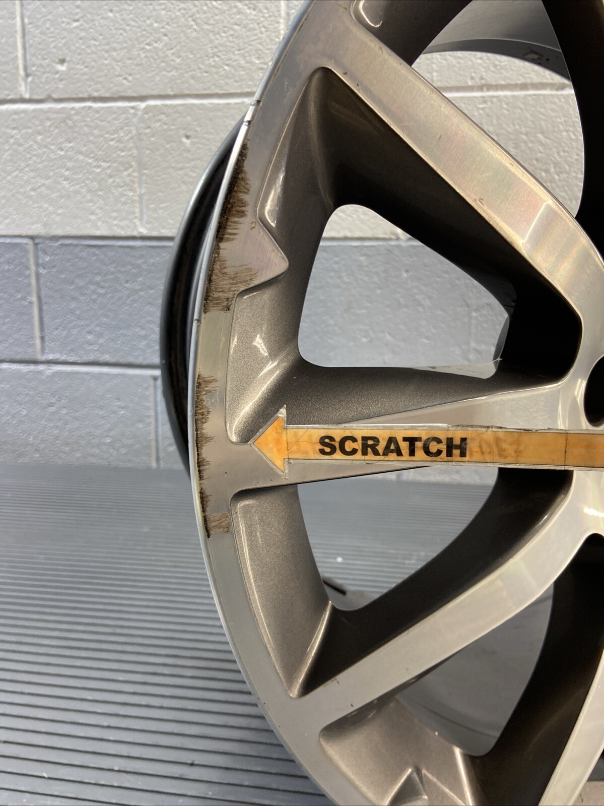 2014-2017 Maserati Ghibli Wheel Rim Disc 9.5j x 18 Genuine OEM *NOTE*