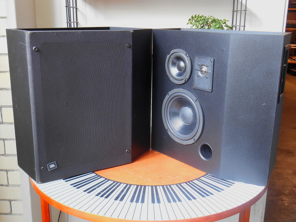 jbl 8330