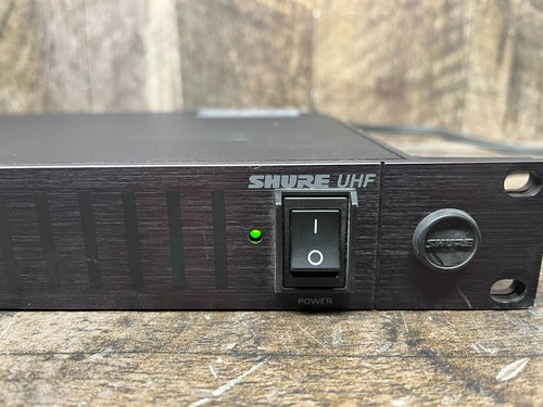 Shure UA845-UA Wideband UHF Antenna Distribution System - Picture 2 of 7