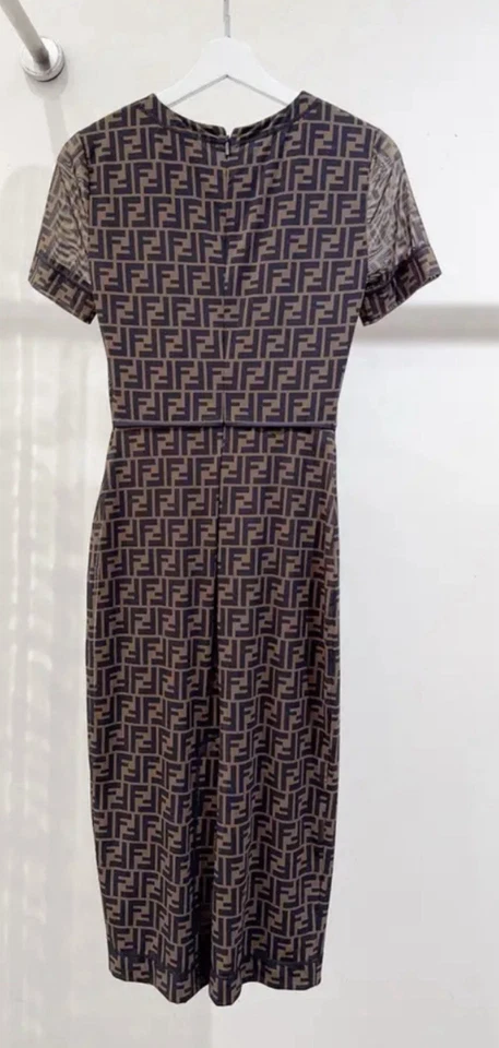 Vestido Vaina Fendi Marrón Estampado Zucca FF Logo Manga Corta Foto 4 de 4
