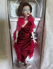 Red Venus Ashton-Drake Gene Collection 16in Fashion w/ COA Mel Odom