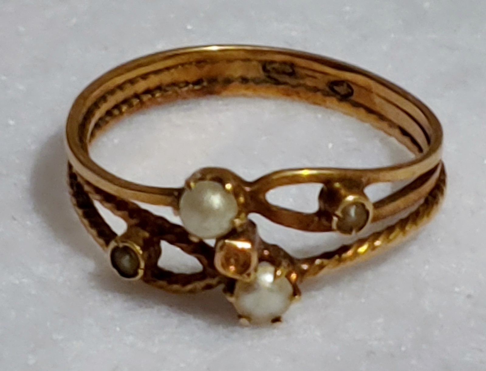 Vtg- rare - Signed & Stamped - 14k Gold  Pearl Ring - 1 pearl missing - Size 5.5