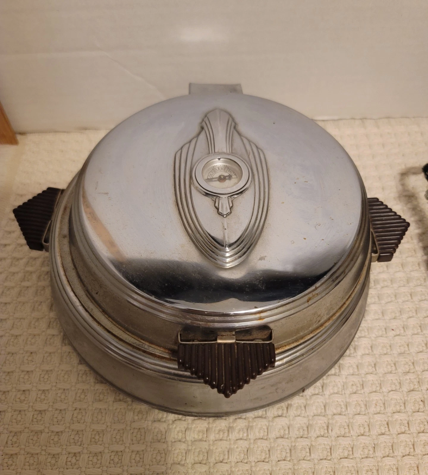 VINTAGE ART DECO FOSTORIA CHROME ELECTRIC WAFFLE IRON