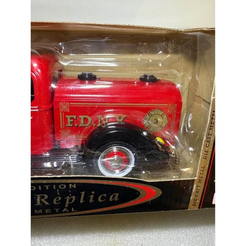 Golden Wheel 1940 Ford FDNY Fire Truck No. 3, Diecast 1/18 - Picture 6 of 10