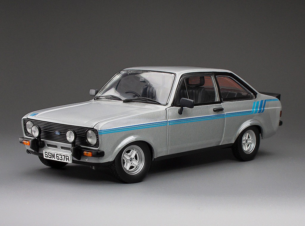 1:18 Sunstar H4637R Ford Escort MkII Harrier (RHD) Stratos Silver 1980