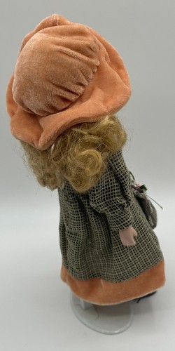 Taizhou Hisource International Collectible Porcelain Doll - Picture 3 of 6