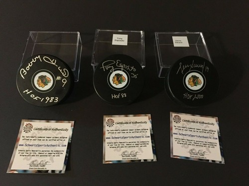 Bobby Hull-Tony Esposito-Denis Savard Signed Logo Pucks W / HOF - Schwartz