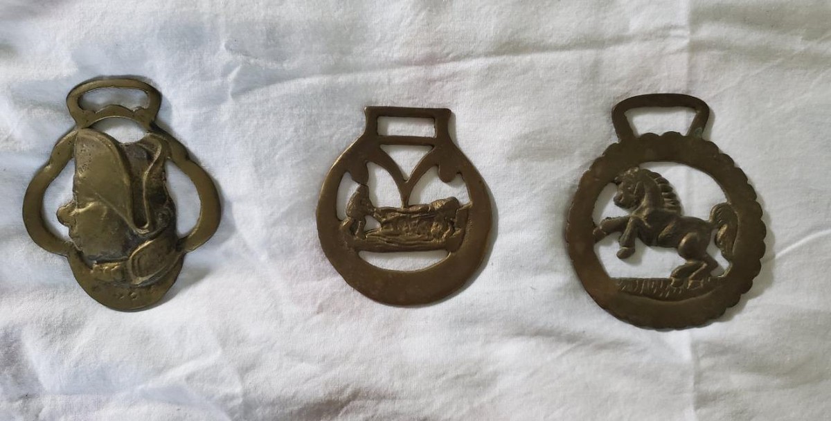 Deux Médaillons Cheval En Laiton Vintage - Anglais - Grands Motifs Pour Harnais