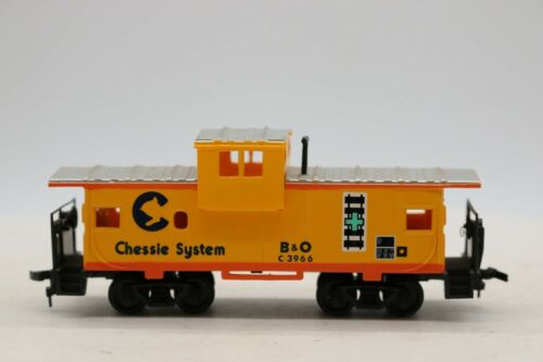 HO Scale Bachmann Silver Series Caboose Chessie System B&O #C-3966 - Picture 2 of 5