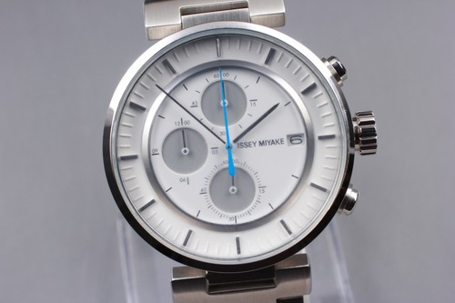 ISSEY MIYAKE VK67-0010 White Chronograph Quartz Men's Watch Box & Papers - Picture 6 of 11