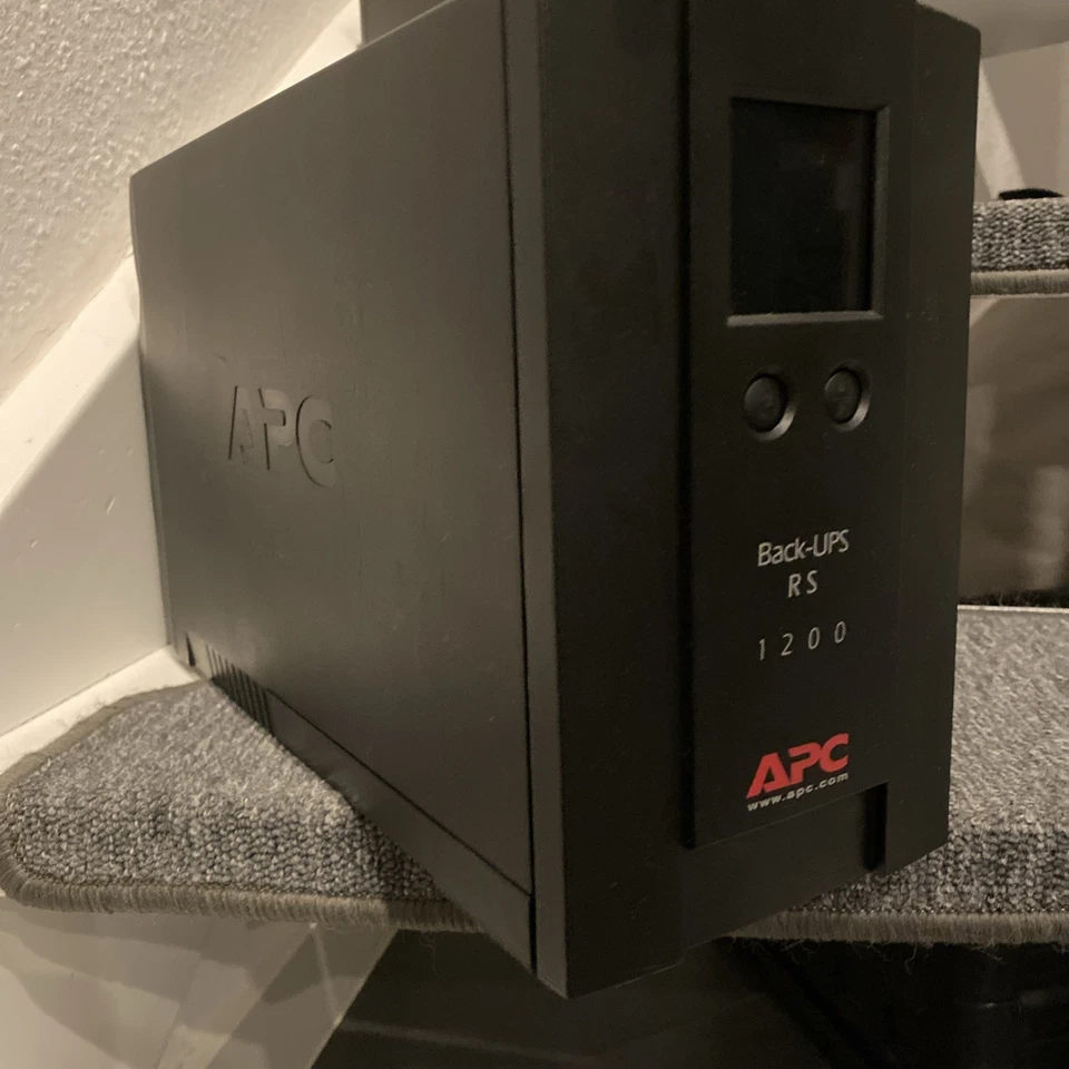 APC Back-UPS RS 1200VA 230V LCD UPS Stromversorgung mit neuen Batterien / Akkus - Bild 2 von 4