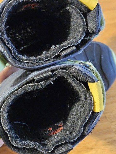 KEEN size 9 Toddler Snow Boots Great Condition - Picture 4 of 5