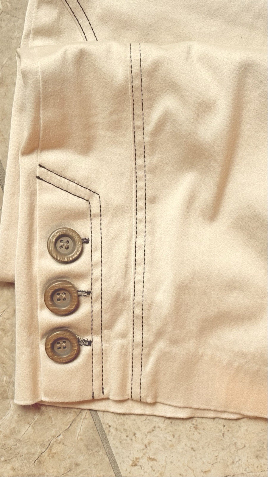 Vintage Cache Beige Capris with Button Details Si… - image 4