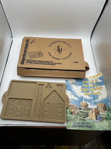The Pampered Chef Stoneware Gingerbread House Kit Mold #1800. H7