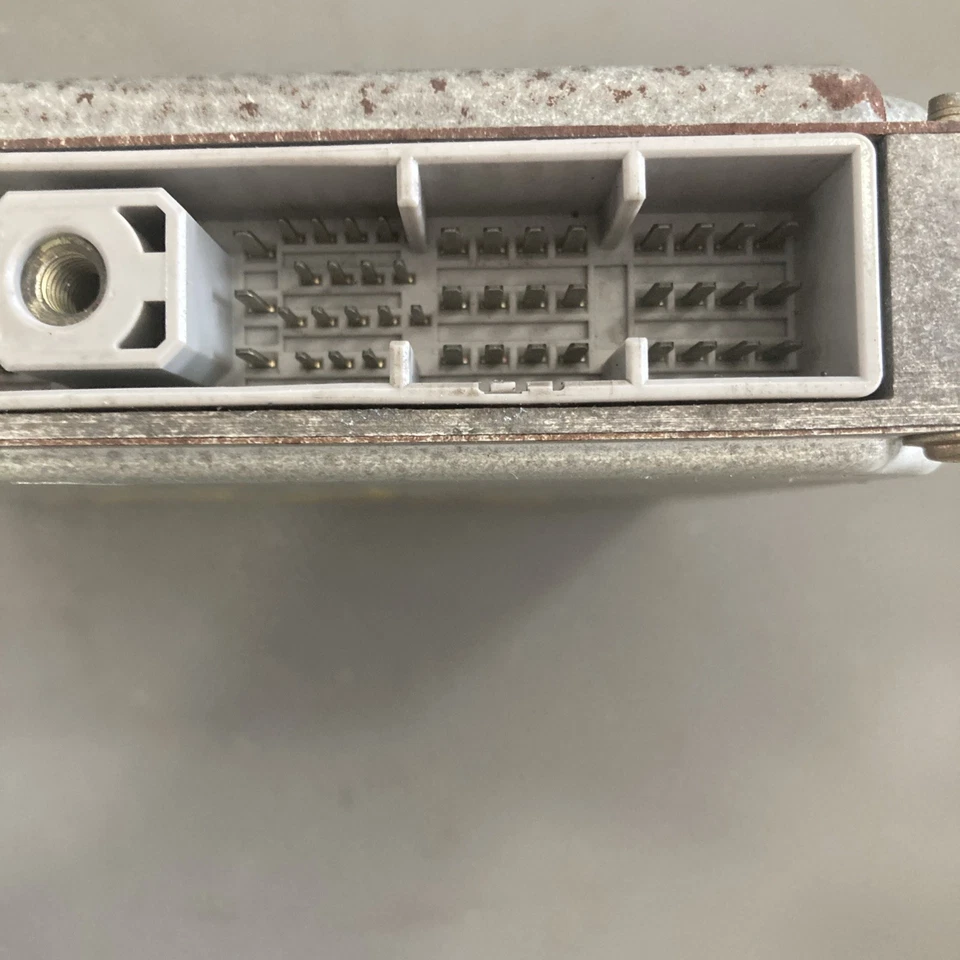 Nissan Pathfinder 1998 ECU/ECM MECM-W402 - Imagem 4 de 4