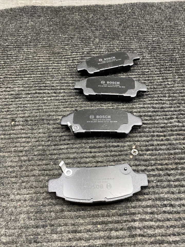 Juego de pastillas de freno de disco trasero Bosch BC995 para Toyota Sienna 2004-2010 Foto 3 de 4