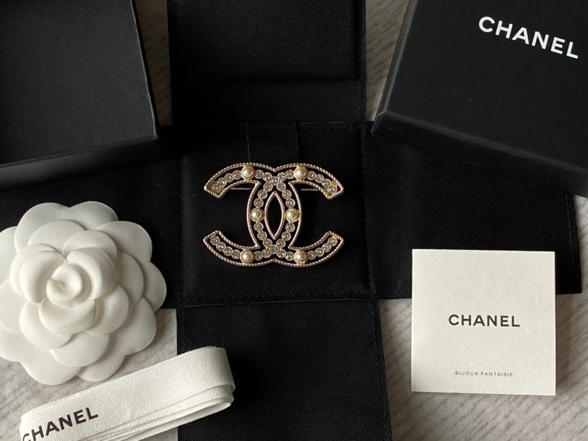 NIB 100%Auth Chanel 19S Crystal/Faux Pearl Large CC Logo Brooch Goldtone HDW