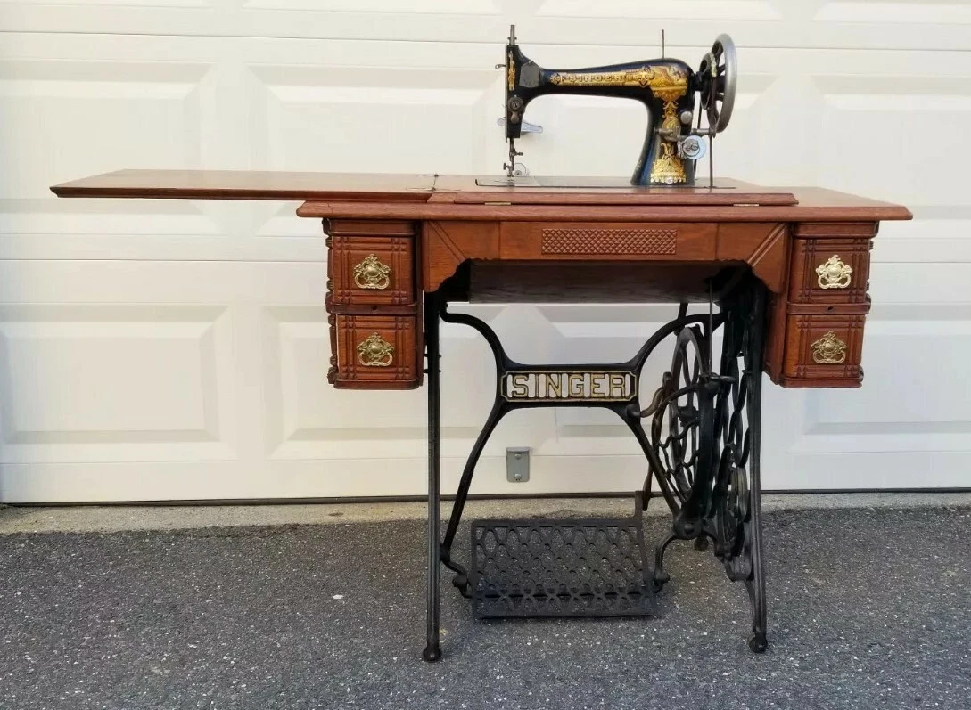 Antique Singer Sewing Machine. www.np.gov.lk
