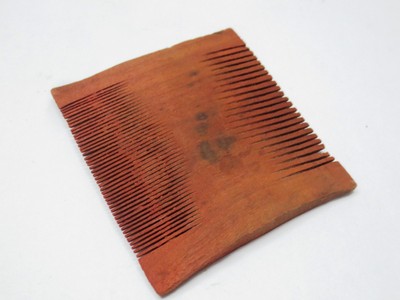 VINTAGE INDIAN WOODEN HAND CARVED HAIR COMB / KANGI / PEIGNE