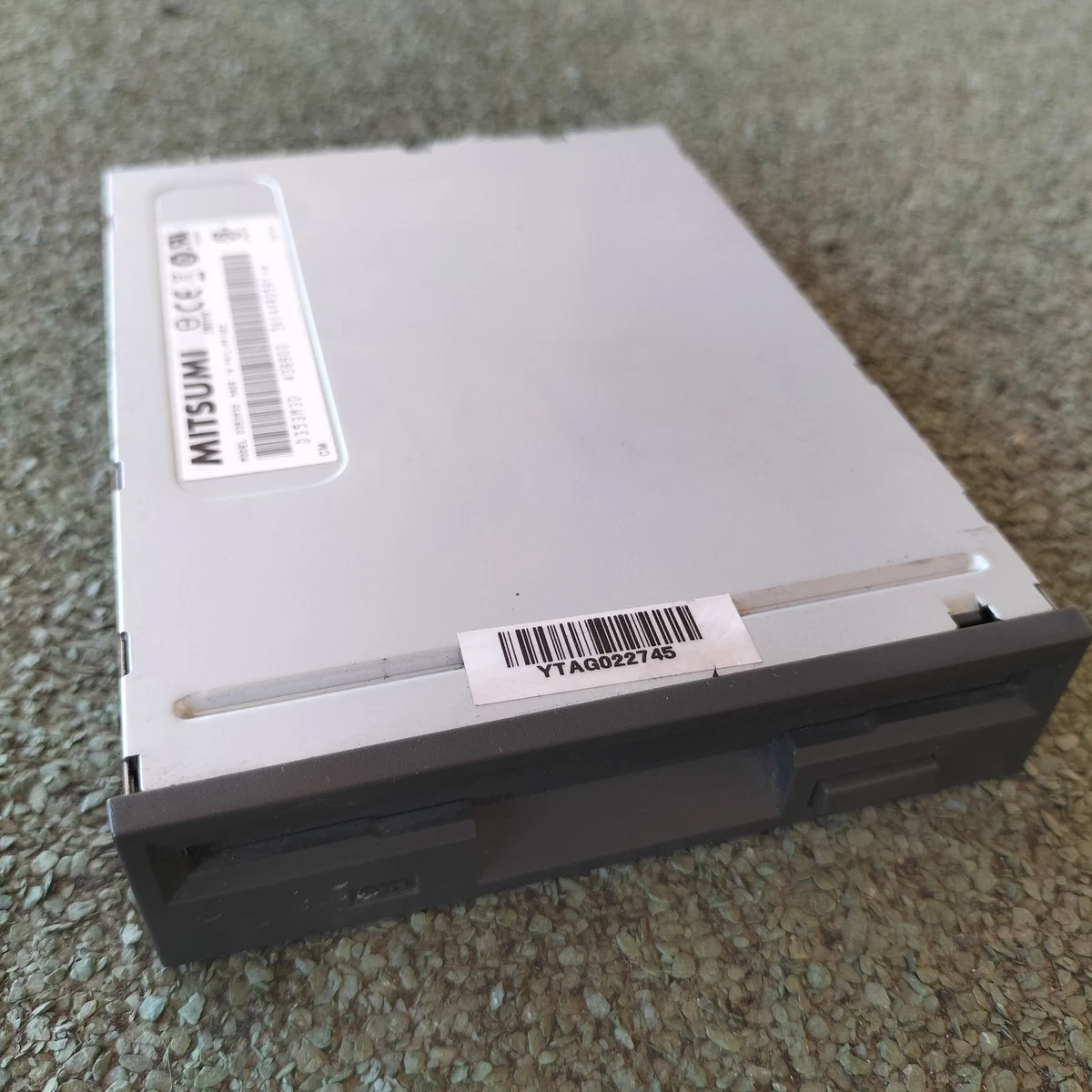 MITSUMI - Lecteur de disquettes interne 3.5 1.44 MB modèle D359M3D