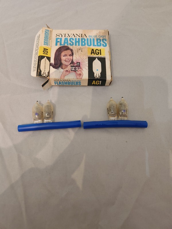 Vintage Sylvania Flashbulbs AG1 Blue Dot 1 Box 4 Flashes Lot USA NOS