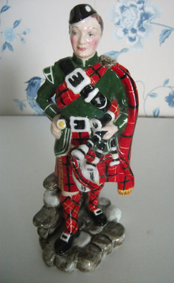 SAMMLERFIGUR SCOTTS PIPER ''THE PIPER'' - Handarbeit von Arthome England