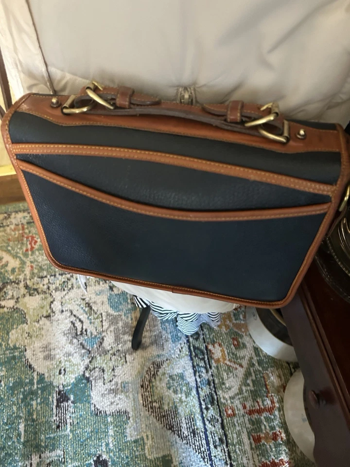 Vintage Dooney & Bourke Large Messenger Bag. Made In USA - Image 2 of 4
