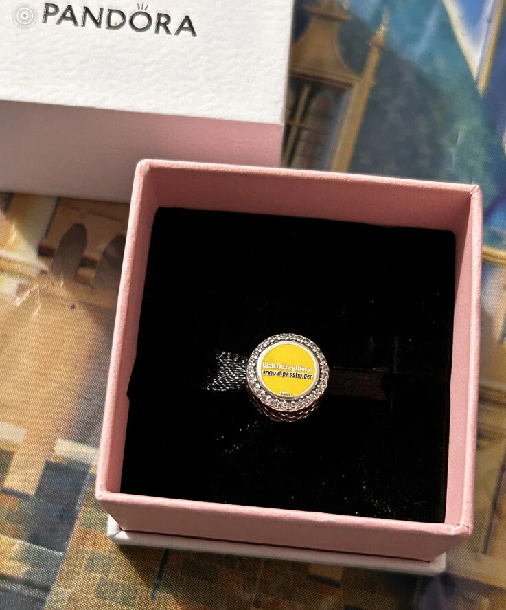 2023 Disney Parks Pandora WDW Passholder Charm Mickey Mouse New In Hand
