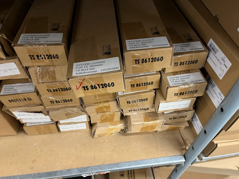 VE mit 4 St. RITTAL TS System-Chassis 8612.060 TS 8612.060 - 17 x 73 mm