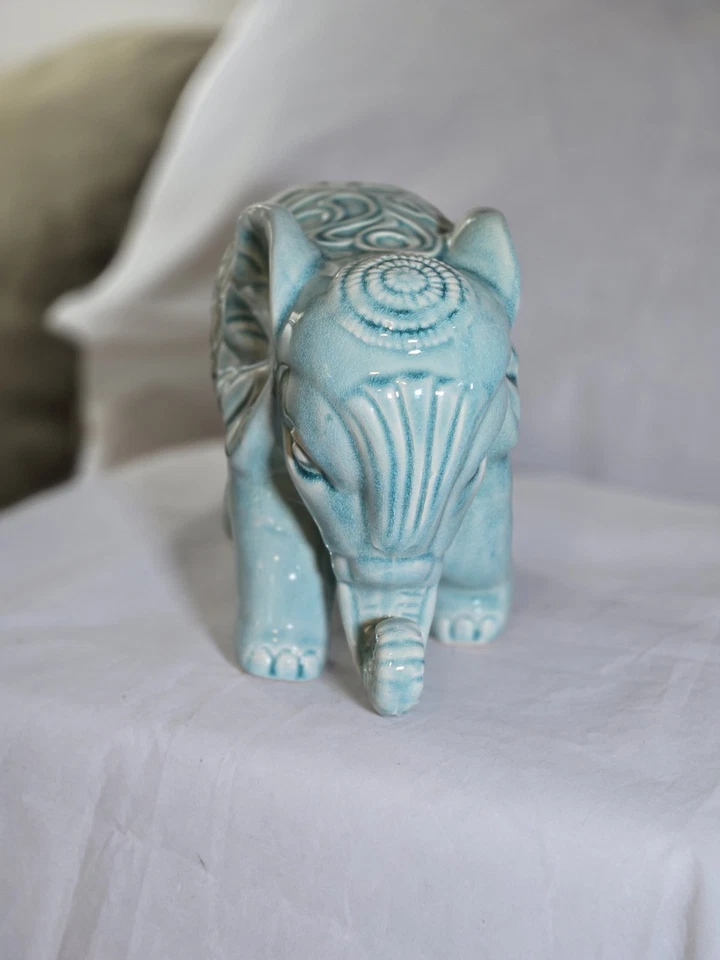 Colección Urban Trends Cerámica Elefante De Pie Estatuilla Azul Cielo Decoración Boho Foto 2 de 4