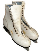 Vintage White Ice Skates Women  s Lace Up Ice Skating Boots Pair Antique Style