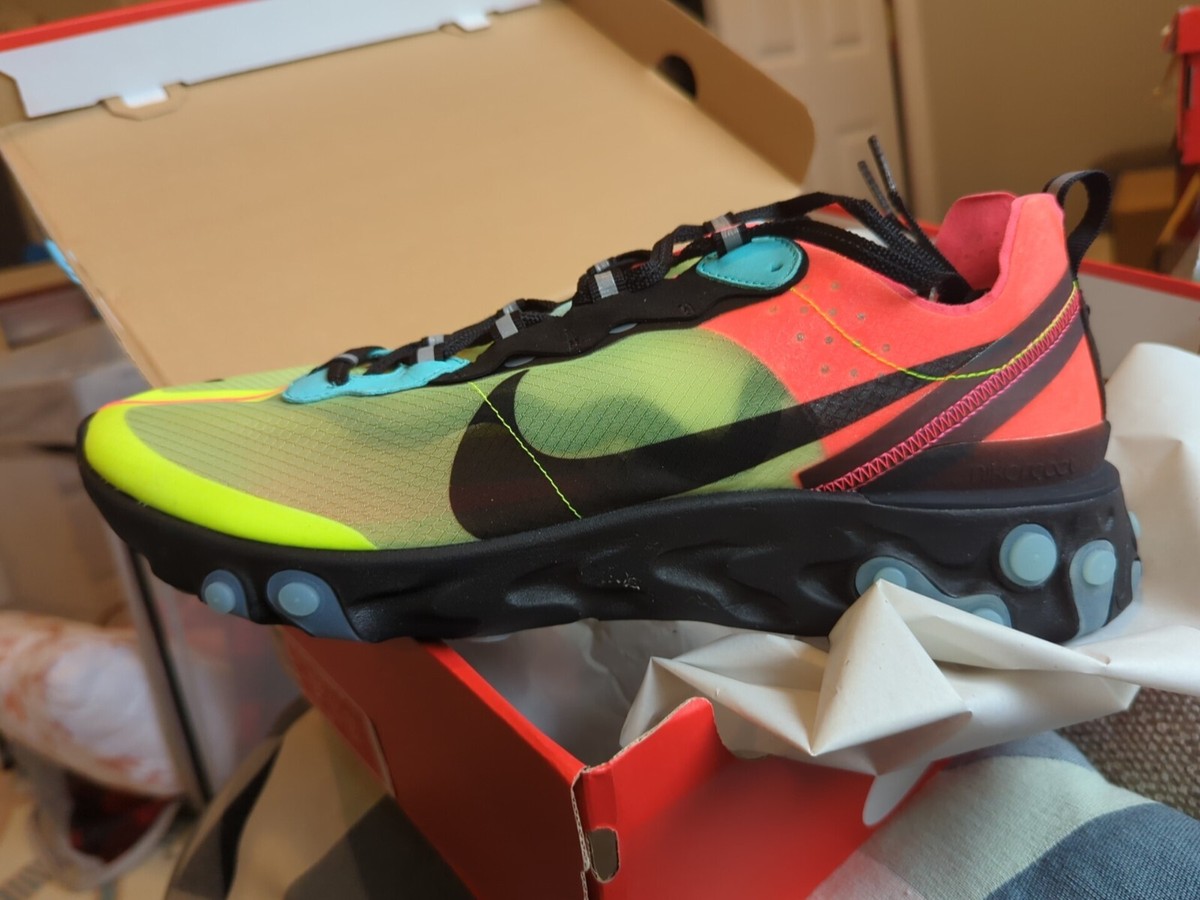 nike react element 87 volt racer pink on feet