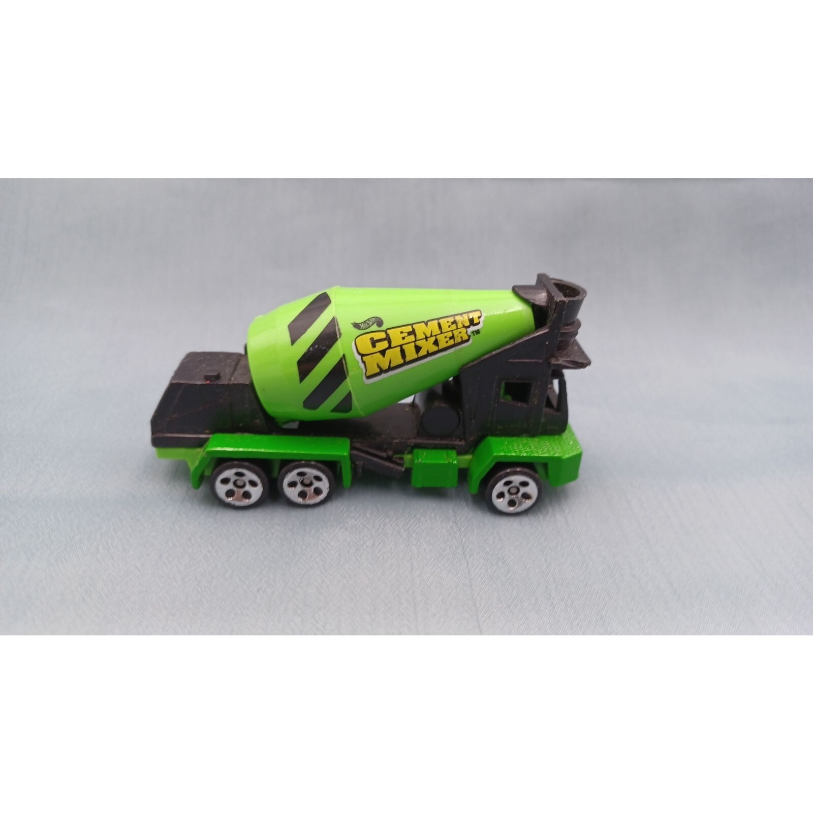 Vintage Hot Wheels Virtual Collection Oshkosh Cement Mixer Green Die