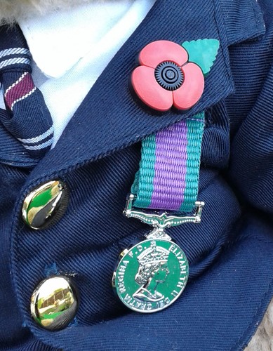 THE GREAT BRITISH TEDDY BEAR COMPANY “THE VETERAN” ARMY BEAR WITH DUST BAG. - Picture 5 of 23