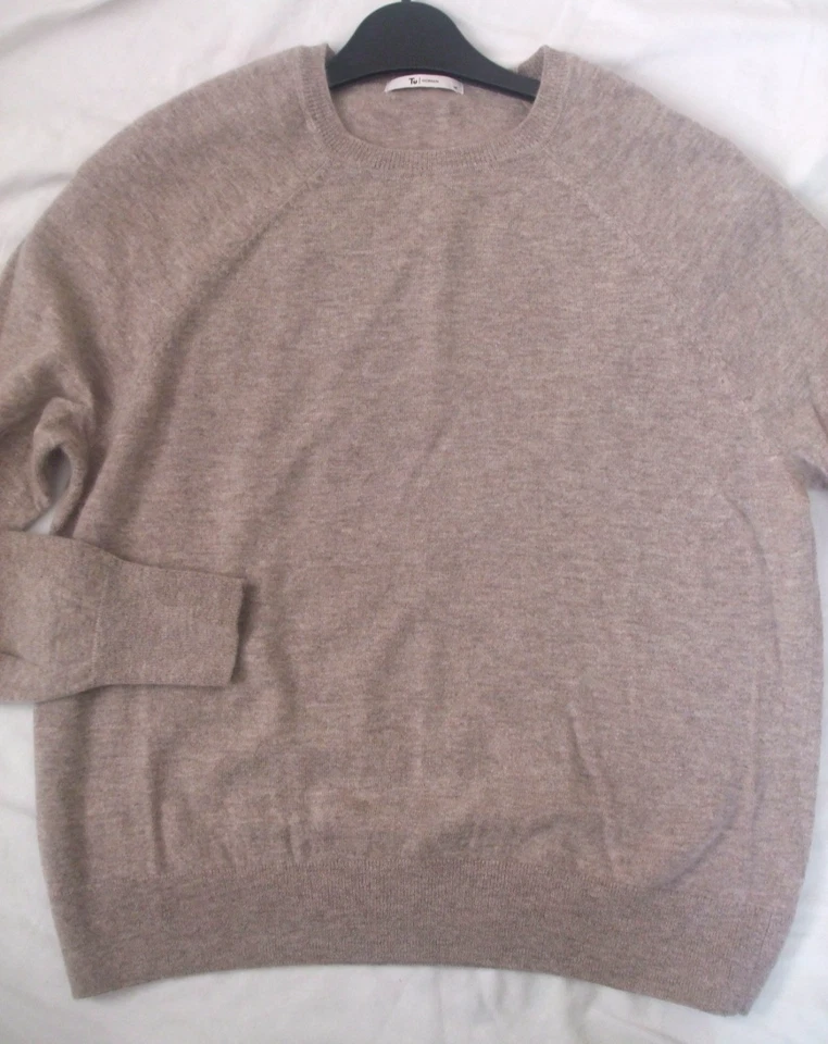 TU - Beige Cashmere & Merino Wool Jumper wth Round Neck & Long Sleeves - Size 14 - Image 2 of 3