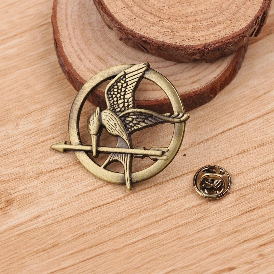 New Hunger Games Mockingjay Logo Brooch Alloy Pin - Gold Colour - Image 3 of 4