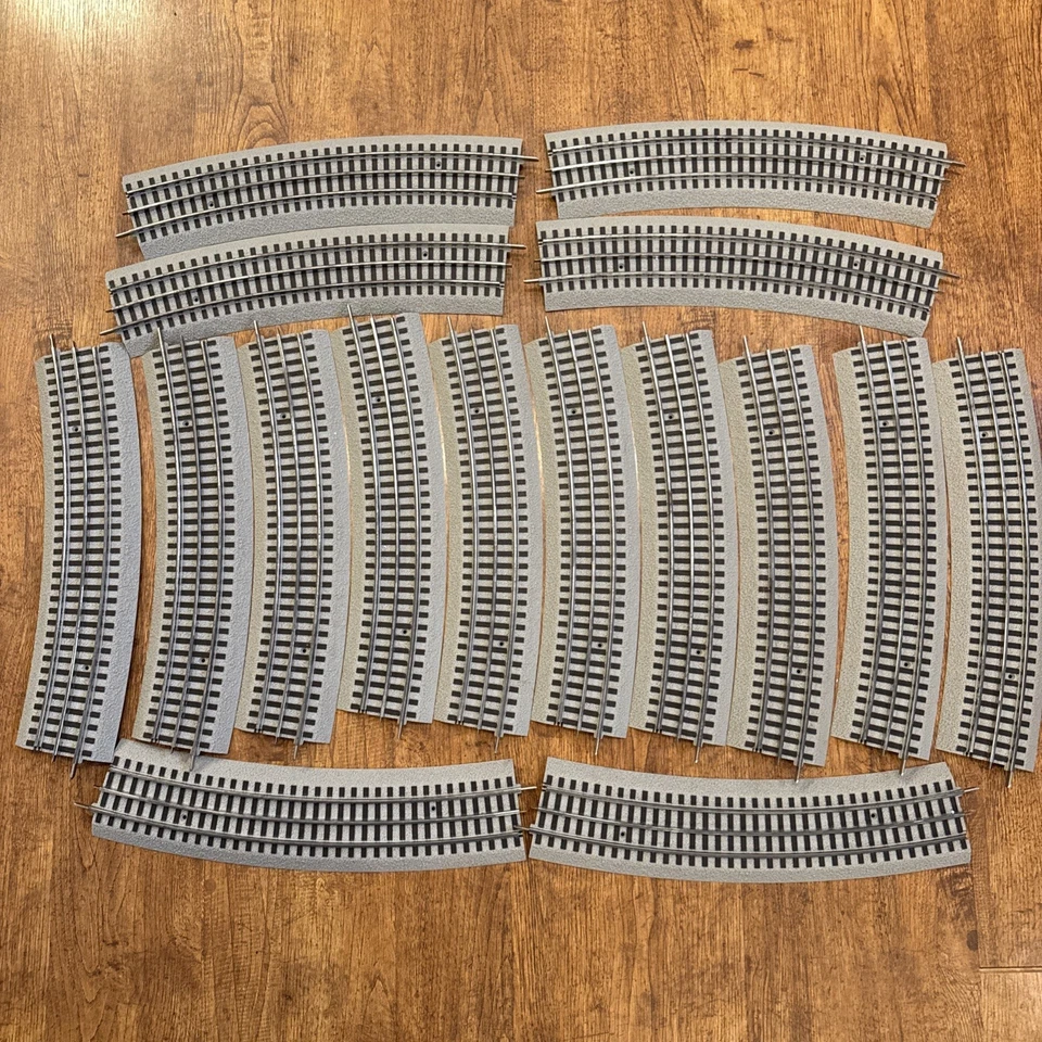 Lionel 6-12041 O FasTrack O-72 Curve Track 16 Pcs Full Circle EUC - Image 2 of 4