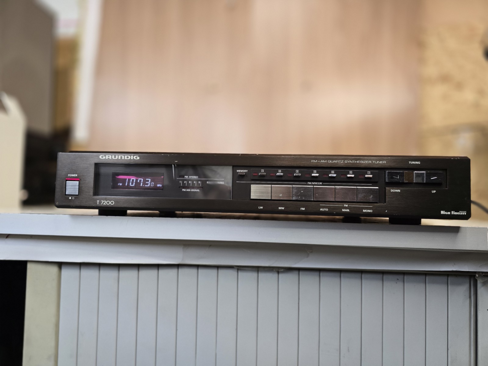 GRUNDIG T 7200 FM/AM QUARTZ SYNTHESIZER TUNER, High FIDELITY 