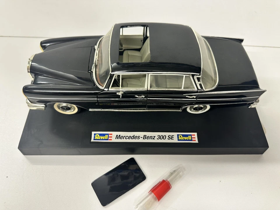 1:18 Mercedes Benz 300 SE Classic Sports Car 1/18 - Image 4 of 4