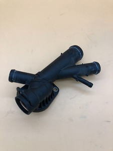 VW Tiguan 5N 2.0 TDI 103 KW 140 PS CFFB Kühlmittelflasch 03L121131AA