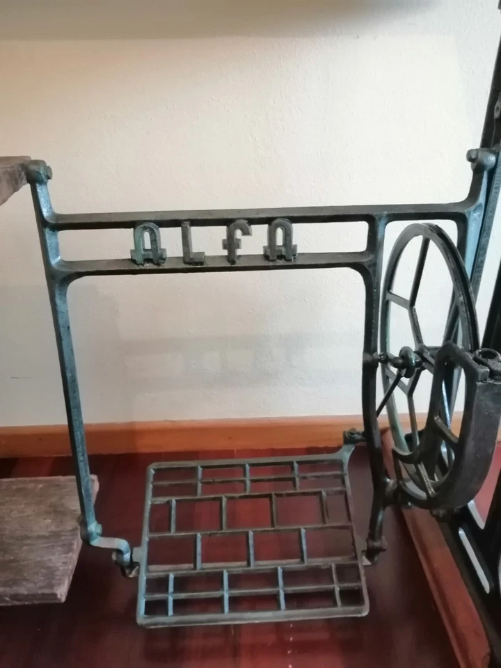 Mesa , Escritorio Antiguo De Diseño Único Y Exclusivo - Imagen 2 de 4