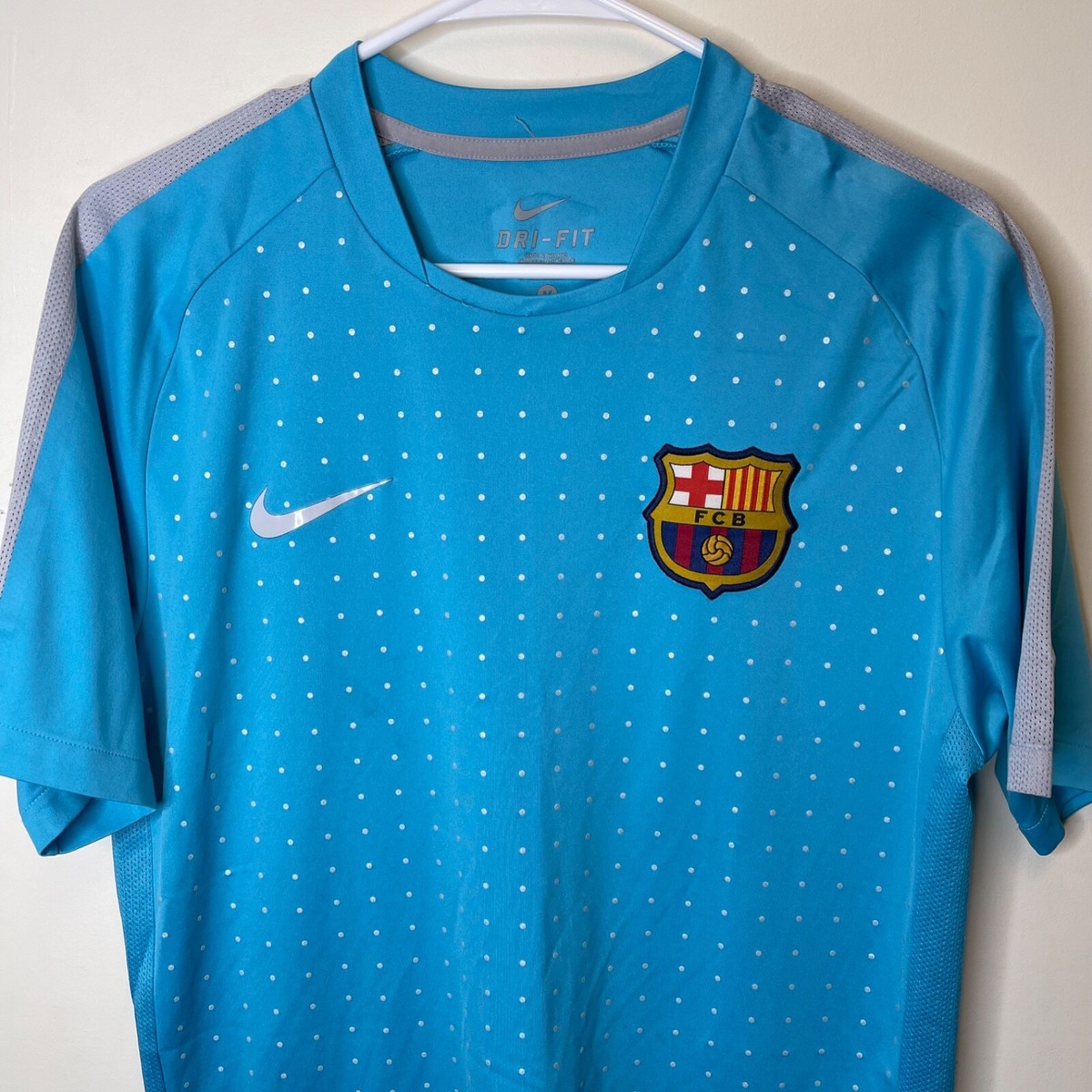 Nike FCB Escola Soccer Camp Tシャツ Mサイズ Nike FCB Escola Soccer Camp Tシャツ Mサイズ RARE Nike FC