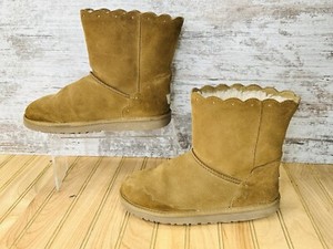 UGG Australia Fame Scallop Shearling Winter Boots Brown 1013269Y Youth Size 6