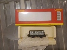 Hornby R6590 7-Plank Wagon by A&H Bets