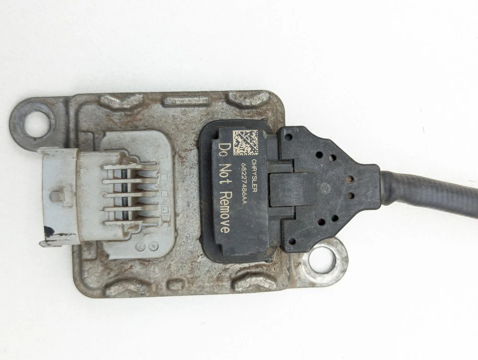 Sensor Dodge RAM Nox 14-17 68227486AA igual que 5WK96799 68227486 Foto 2 de 4