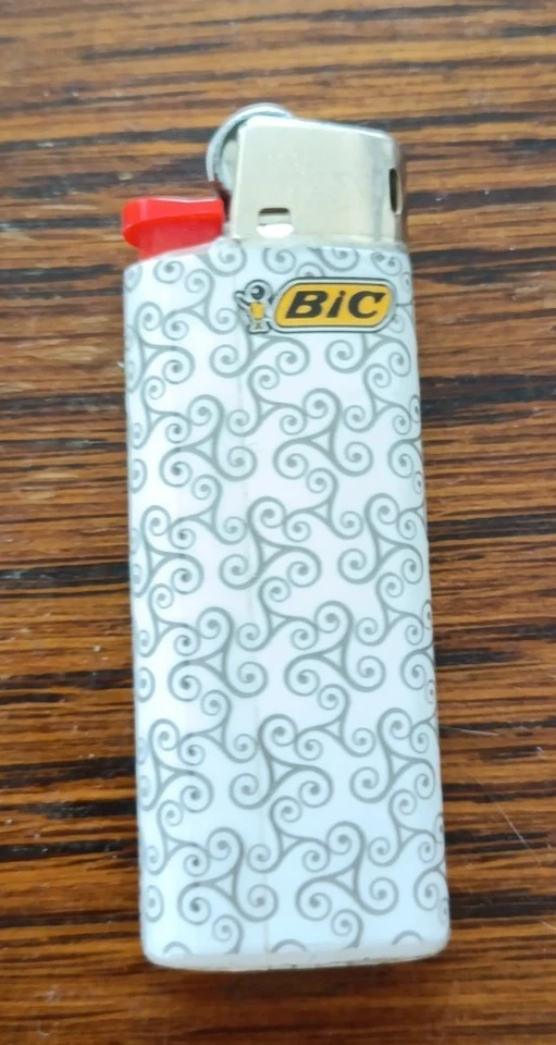 MINI BRIQUET BIC COLLECTOR NE FONCTIONNE PLUS - Photo 2/2