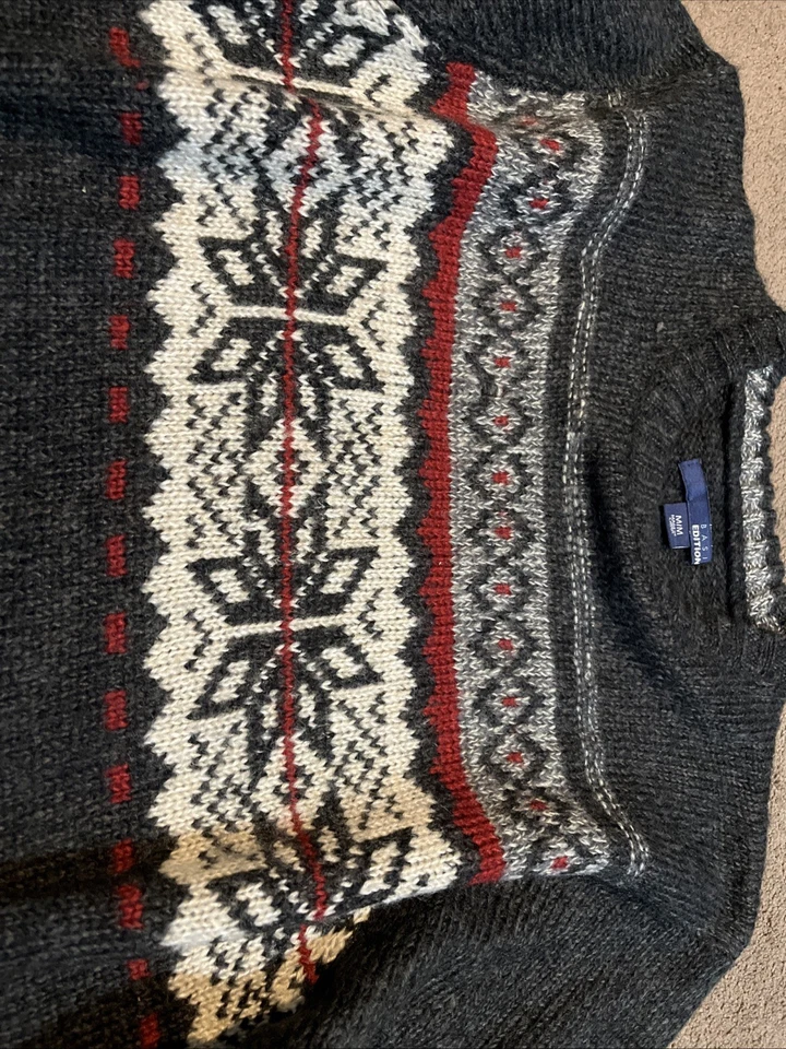 Basic Editions Med Men’s Sweater  Gray Snowflake Design  - Image 3 of 4