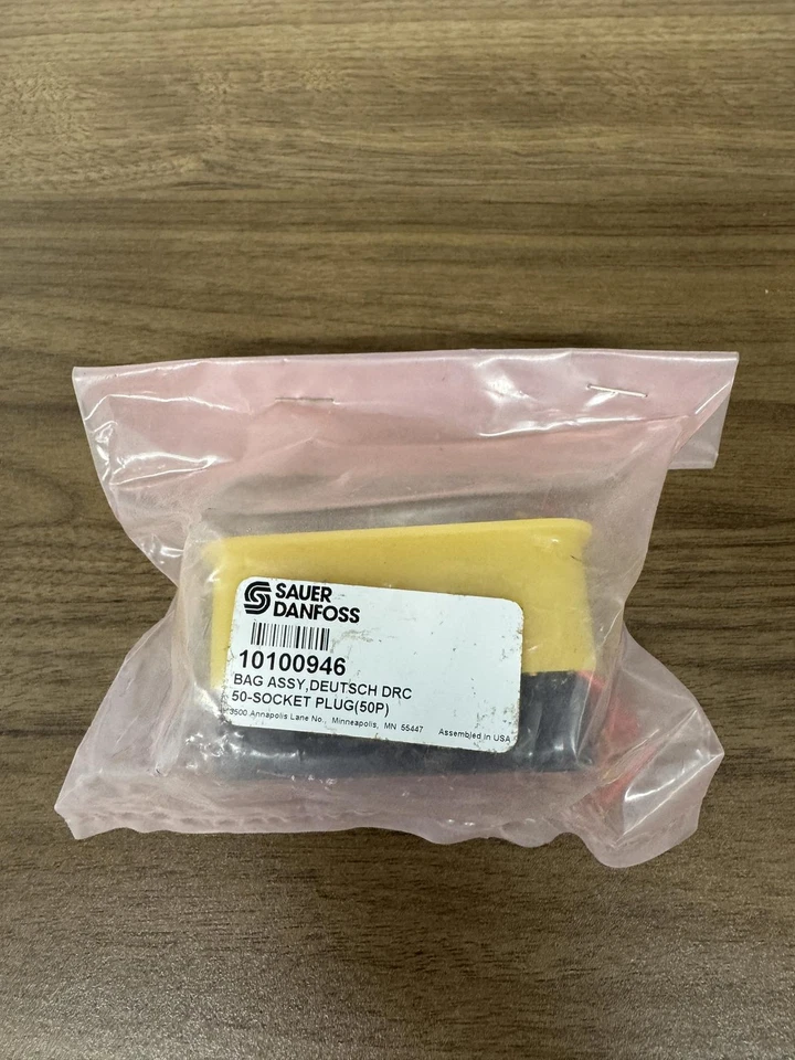 New In Box DEUTSCH DRC26-50S01 Connector with Pins/Sleeves (Danfoss 10100946) - Image 4 of 4